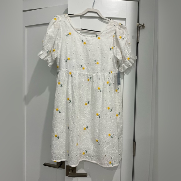 MELLODAY Dresses & Skirts - Melloday white eyelet dress with yellow tulips NWT